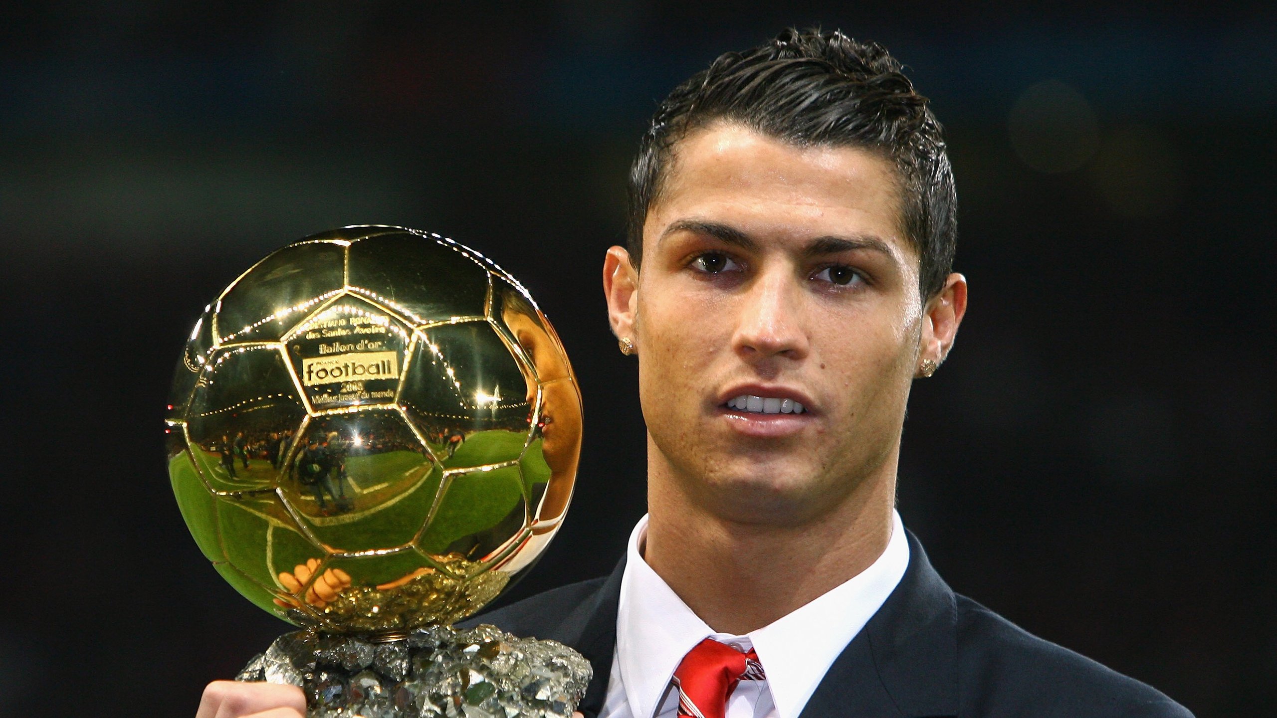 一瞬之间，2026世界杯F组巅峰对决，英格兰险胜巴西，维尼修斯封神之夜，却写下了唯一的悲壮